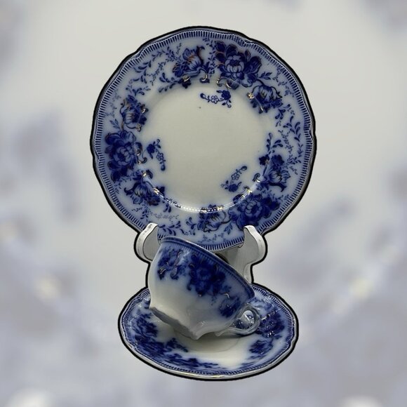 Johnson Bros. Richmond Flow Blue Gilt Floral 9" Plate and Cup an Saucer Set - Picture 5 of 16